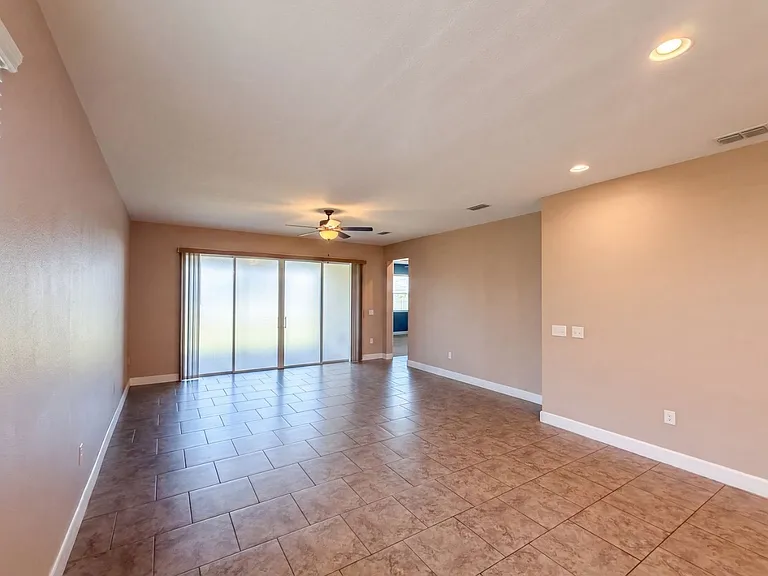 408 Buchannan Dr — Photo 3