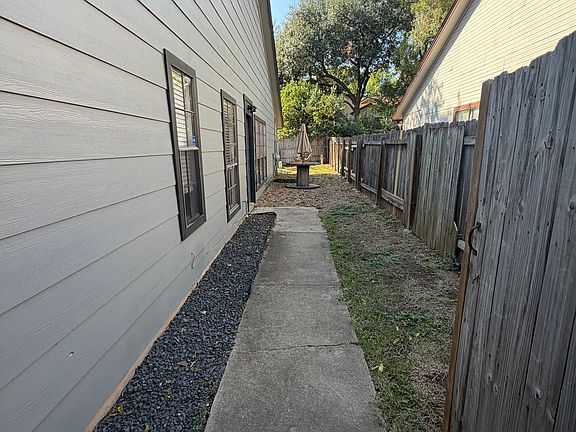 4th image of 9210 Kempler Dr #A