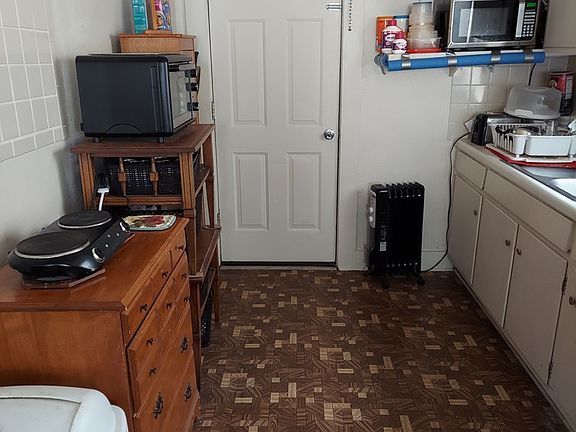4th image of 630 N Live Oak St