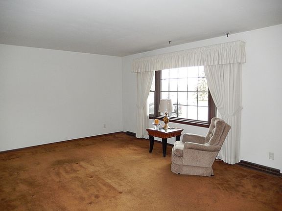 3rd image of 426 Fairmont Dr