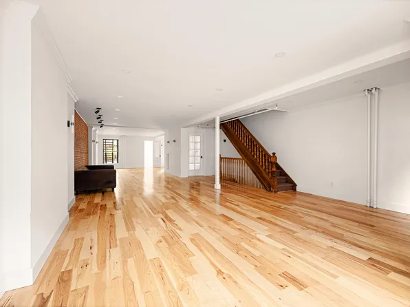 887 Lincoln Place image 11 of 12