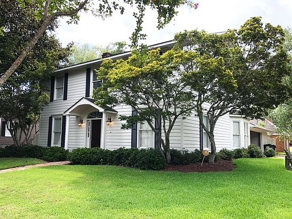 2nd image of 805 Lindberg Ave