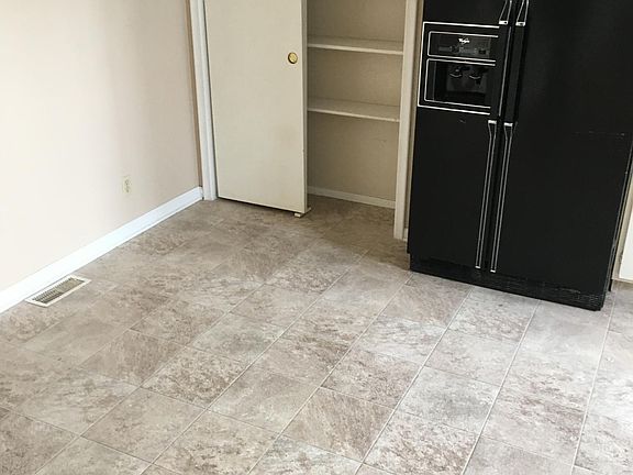 5th image of 7326 Thorn Apple Ln