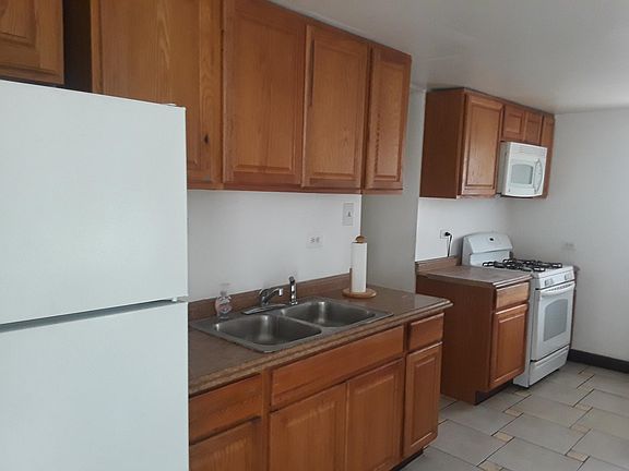 3rd image of 3770 N Harlem Ave