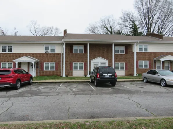 Maple Grove Apartments, 3115 Dale Ave #2, Colonial Heights, VA 23834