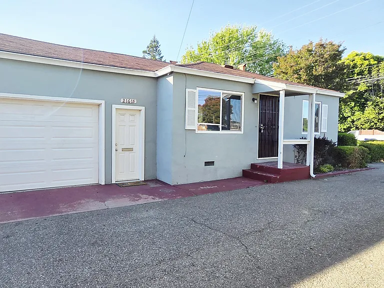 21615 Montgomery St — Photo 2