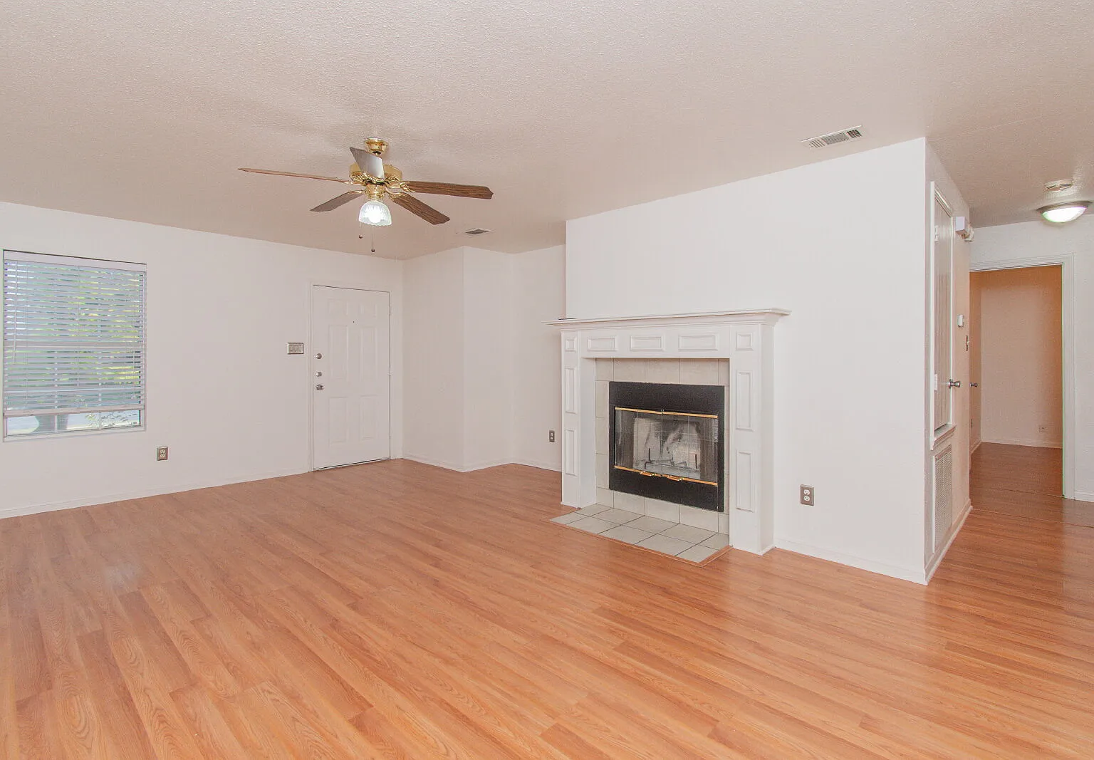 3 bed, 2.0 bath, 1416 sqft, $1,450 — Photo 4