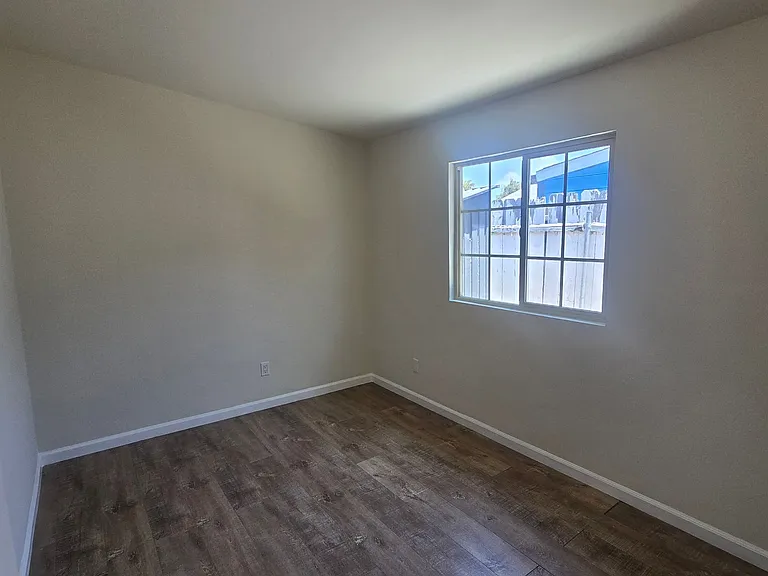 336-338 Daisy Ave — Photo 9