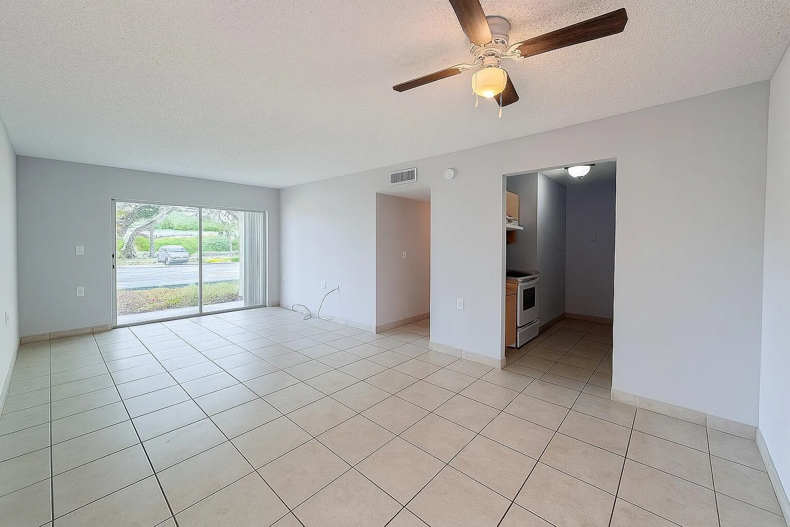 2 bed, 1.0 bath, 708 sqft, $1,750 — Photo 4