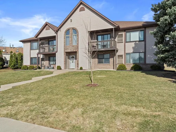 1343 Meadowcreek DRIVE #C, Pewaukee, WI 53072