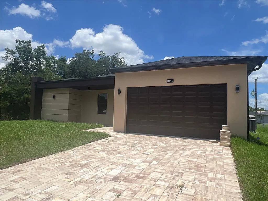 3 bed, 2.5 bath, 1452 sqft, $2,000 — Photo 2