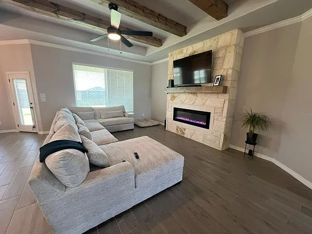 3 bed, 3.5 bath, 2253 sqft, $3,500 — Photo 4