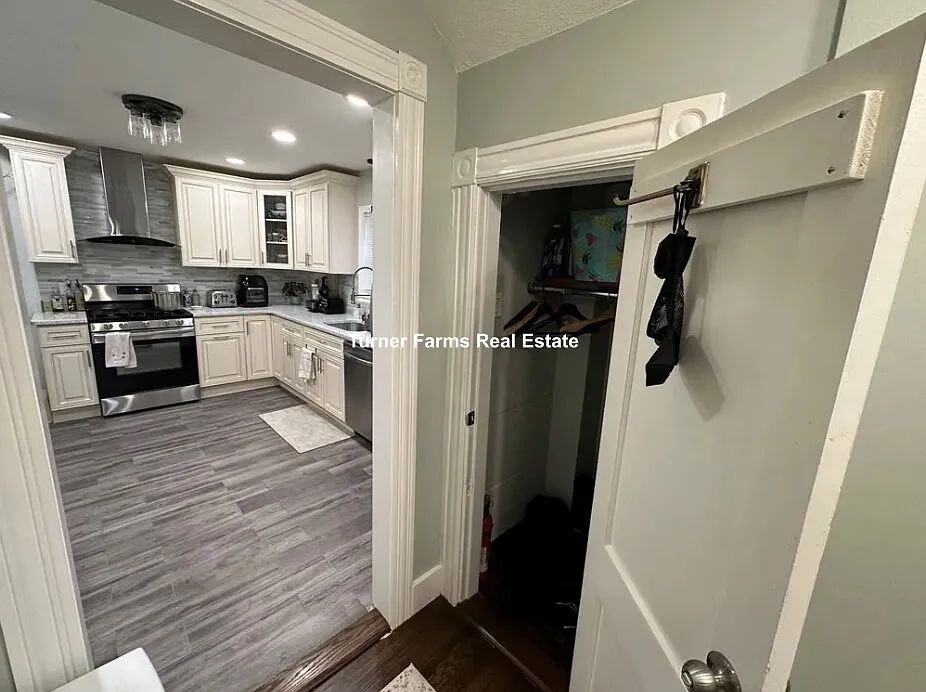 3 bed, 9999 sqft, $3,600 — Photo 3