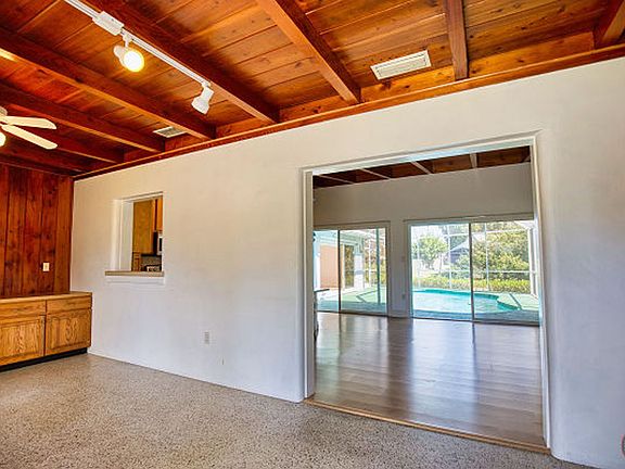 5th image of 208 Pompano Ln