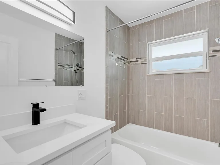 8801 Sunlit Cove Dr NE — Photo 20