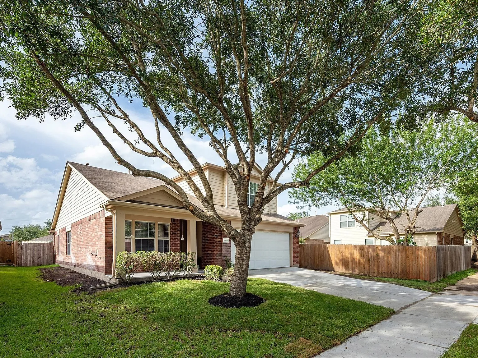 4 bed, 2.5 bath, 2159 sqft, $2,200 — Photo 4