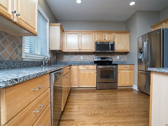 4th image of 2 Moreland Dr