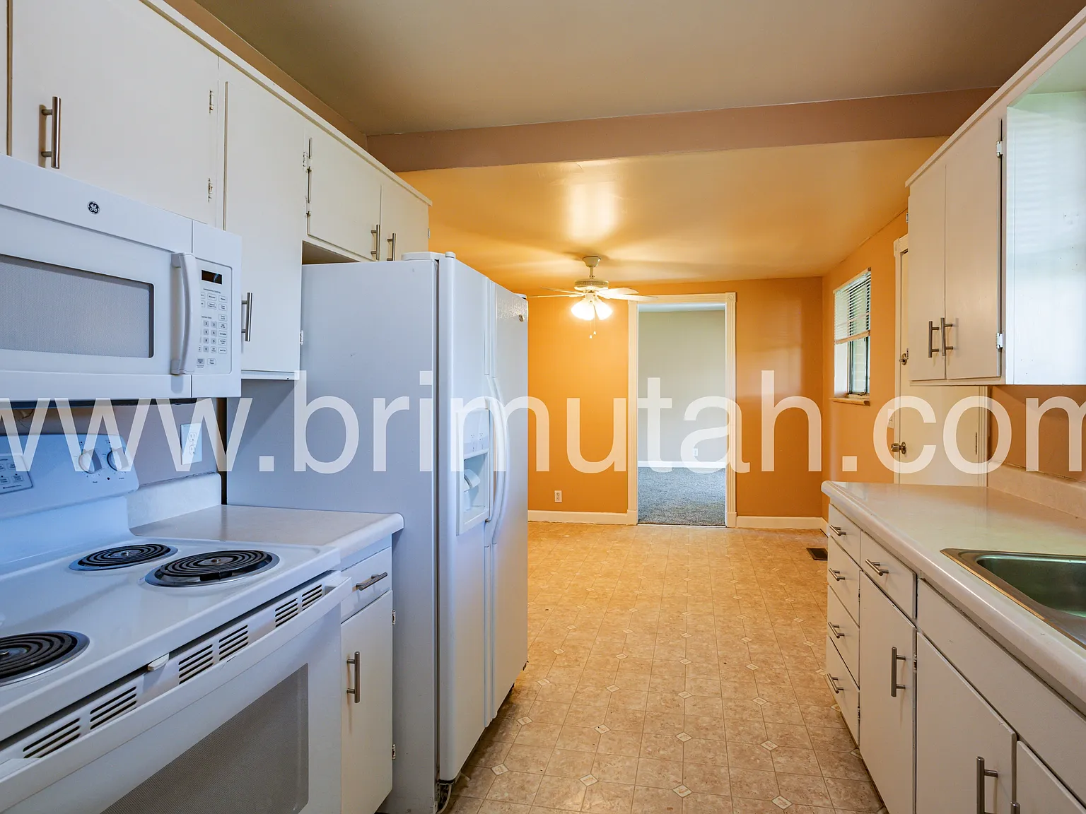 1561 E Delaware Lane - 1 — Photo 2