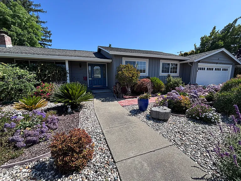 1337 Bedford St — Photo 1