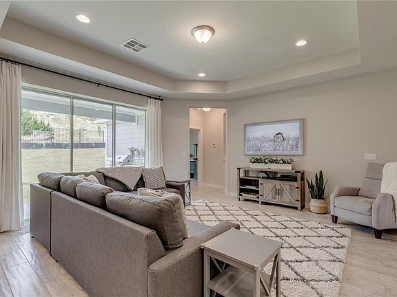 4th image of 217 Orchard Park Dr