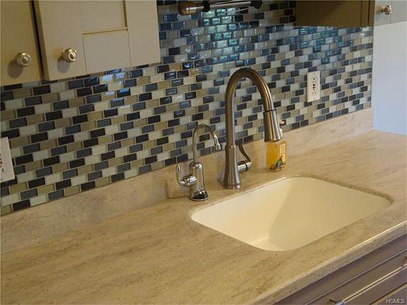 4th image of 1102 Holly Stream Ct