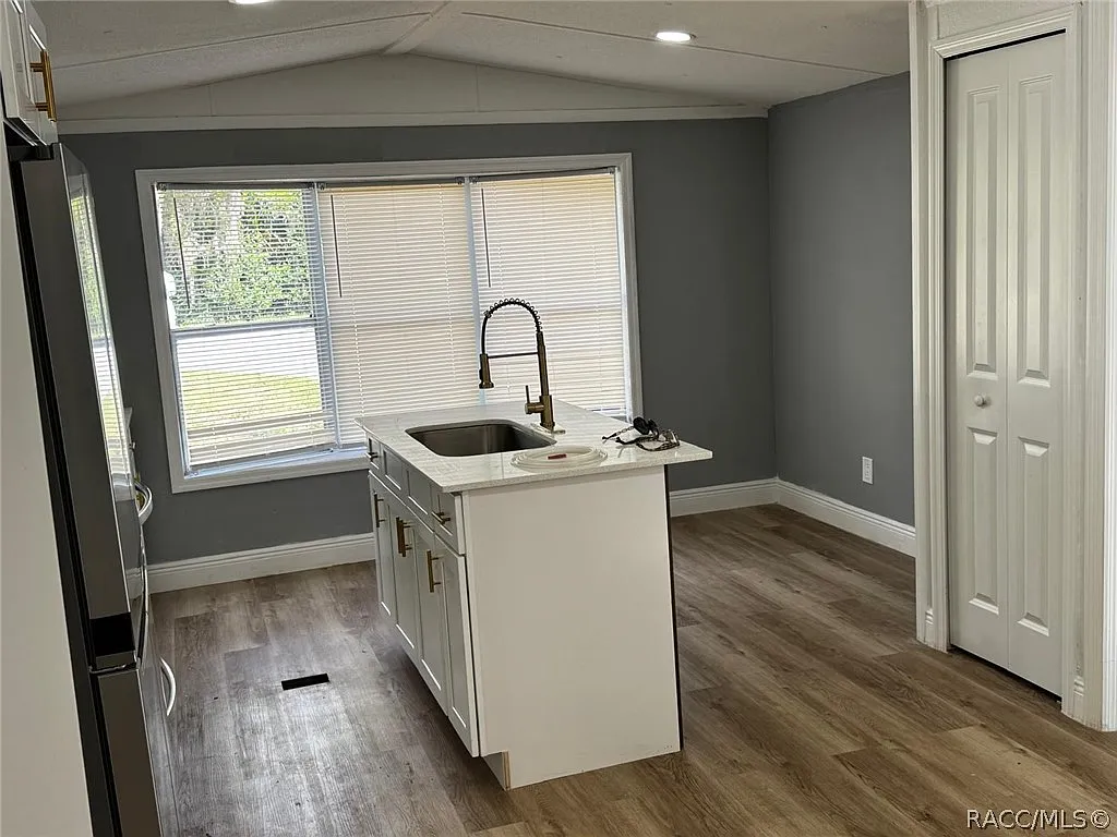 2 bed, 644 sqft, $1,350 — Photo 3