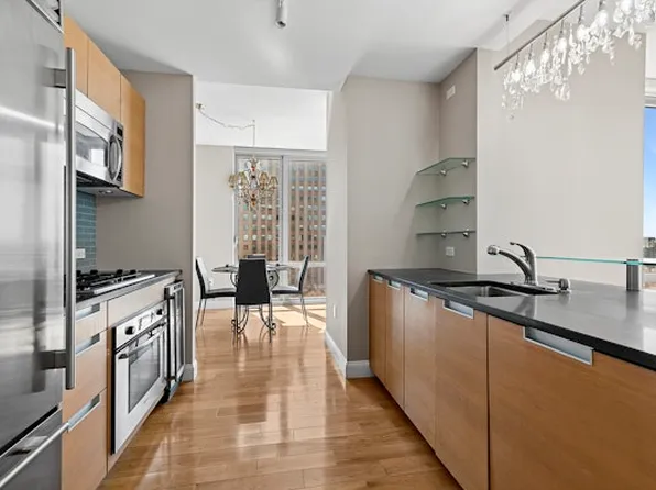 310 West 52nd Street image 4 of 10