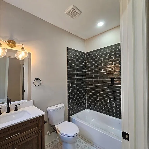 521 W 38th St — Photo 33