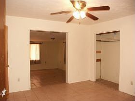 4th image of 319 E Barlow Ln