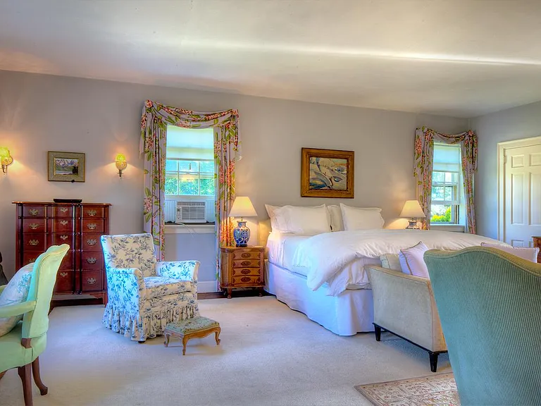 22 Castle Hill Ave — Photo 5