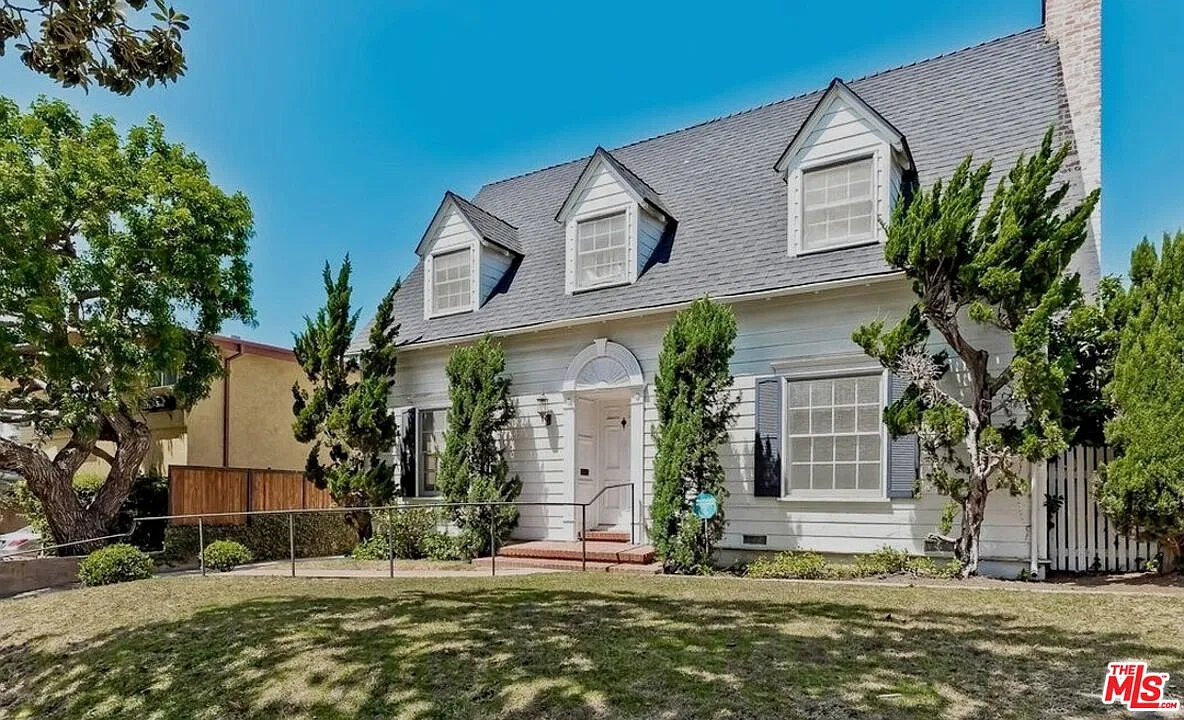5 bed, 4.0 bath, 2780 sqft, $10,000 — Photo 2