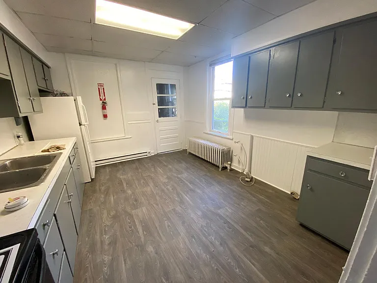 375 N 8th St — Photo 4