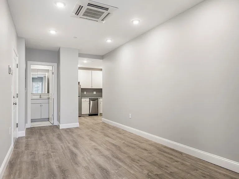 276-282 Hanover St #11 — Photo 2