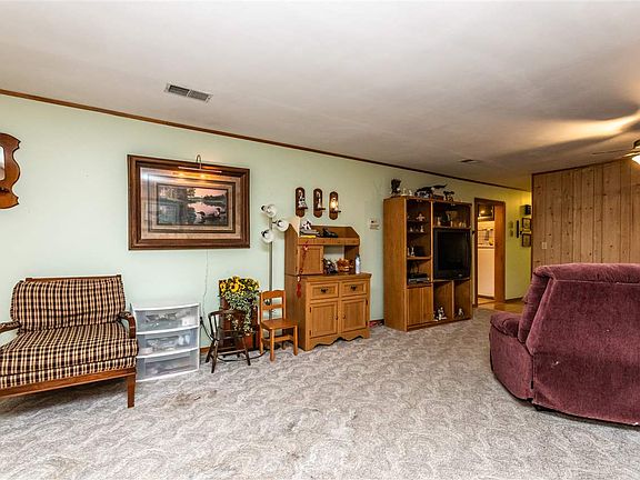 4th image of 104 W Essex St