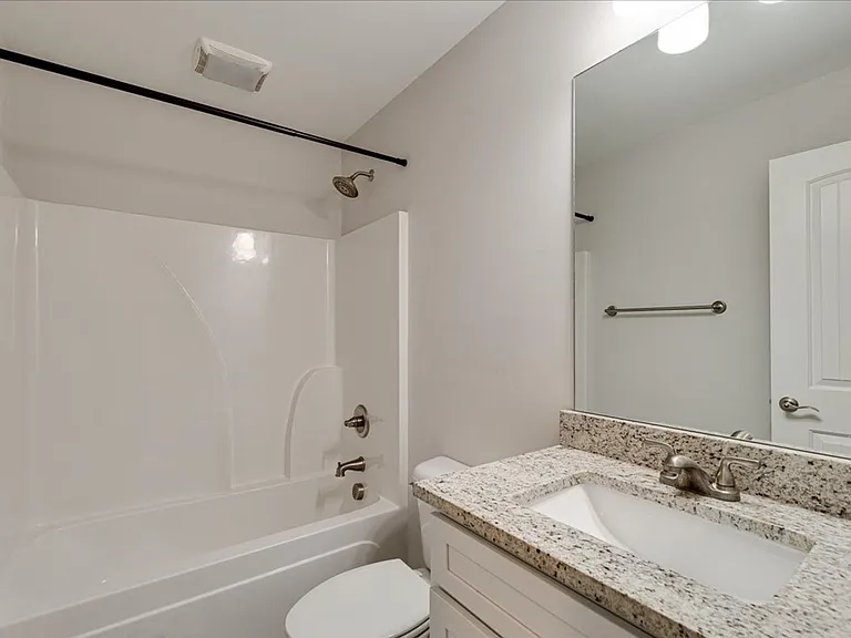 1109 Pond St SE — Photo 15