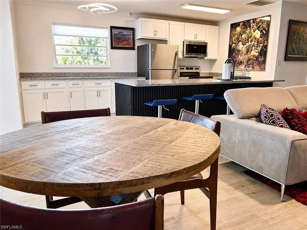 2 bed, 1.0 bath, 805 sqft, $3,000 — Photo 4