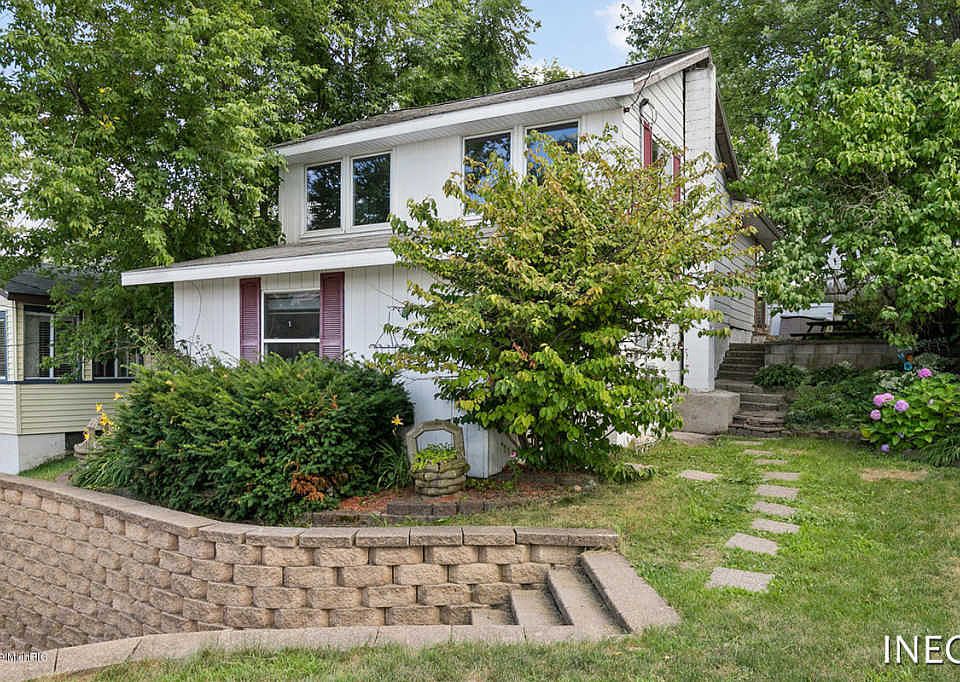 1st image of 752 Kornoelje Dr NE