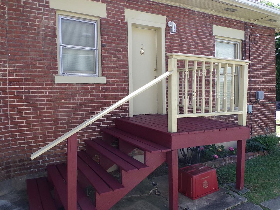 Exterior entrance to apartment