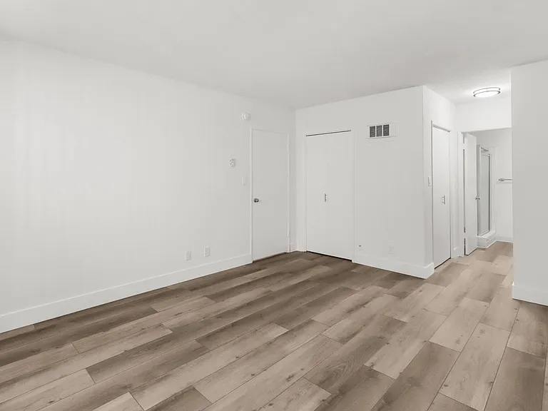 1419 S Bentley Ave #105 — Photo 23