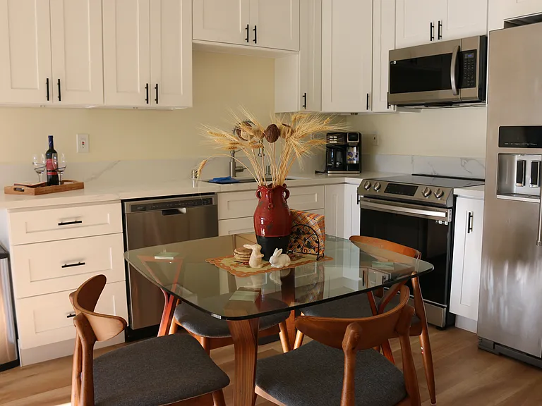 5692 Linfield Ave — Photo 10