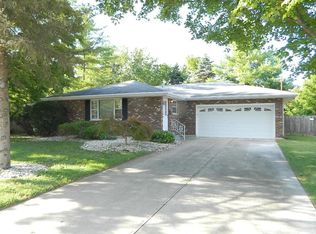 320 Fenwick Dr, Fairfield, OH 45014