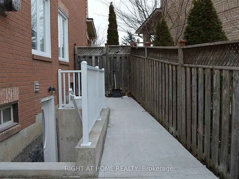 5332 Floral Hill Cres #BASEMENT — Photo 15