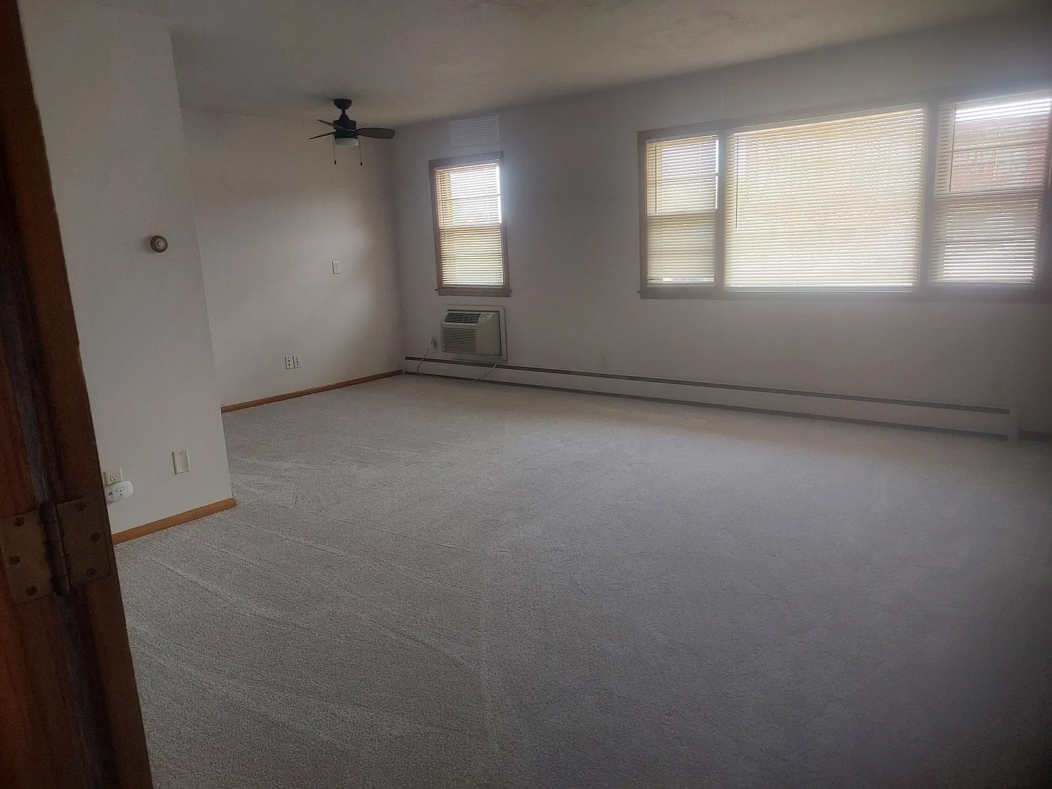 15 W Diamond Lake Rd — Photo 1