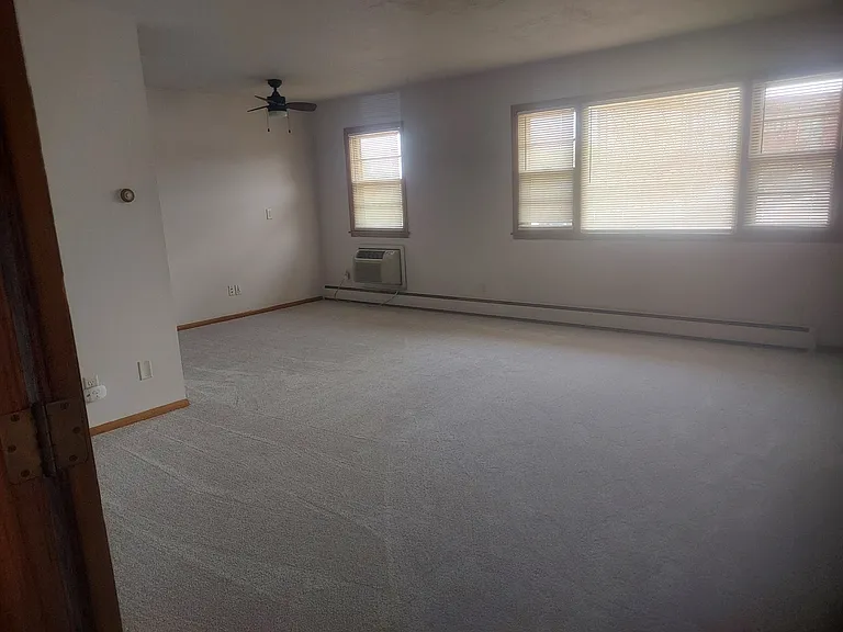 15 W Diamond Lake Rd — Photo 1