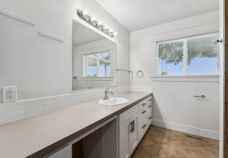 10996 Willis Rd — Photo 33