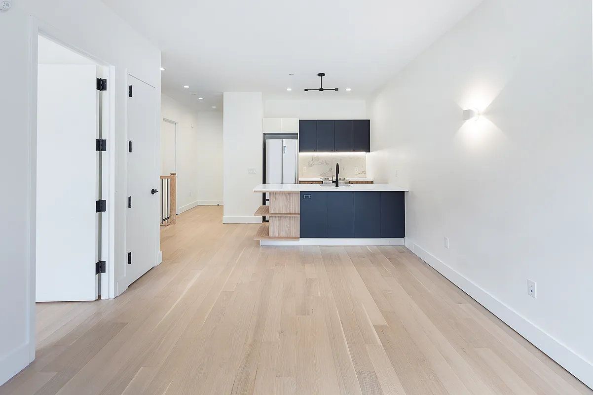 25 Bruckner Boulevard 1L
