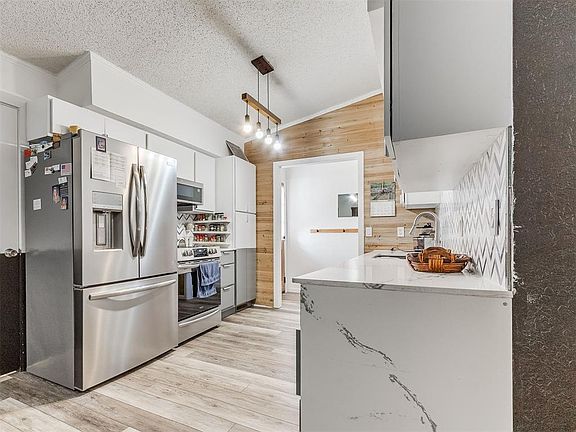 3rd image of 713 Lapwing Rd