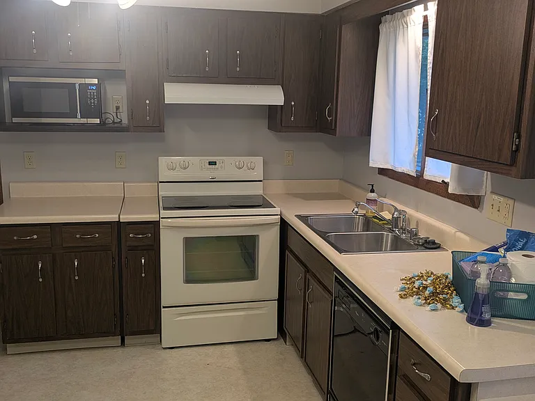 2519 N Taylor Dr — Photo 6