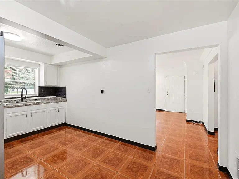 808 S Ivey Ln — Photo 11