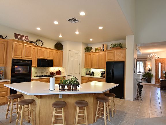 5th image of 2548 Clubhouse Dr W